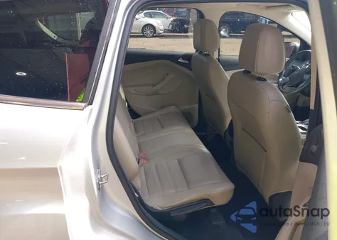 2017 Ford Escape Titanium z USA, uszkodzony, nr VIN 1FMCU9JDXHUD70895